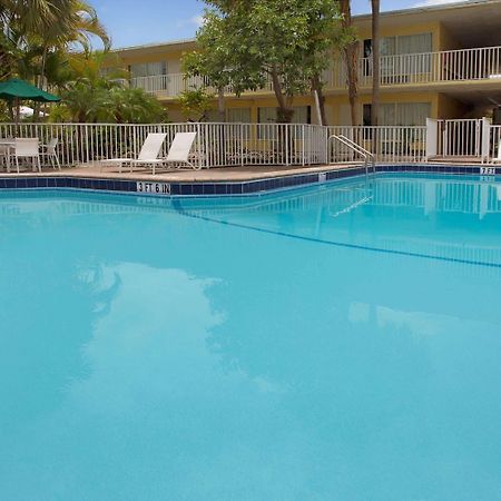 Ramada By Wyndham Fort Lauderdale Airport/Cruise Port Dania Beach Eksteriør billede