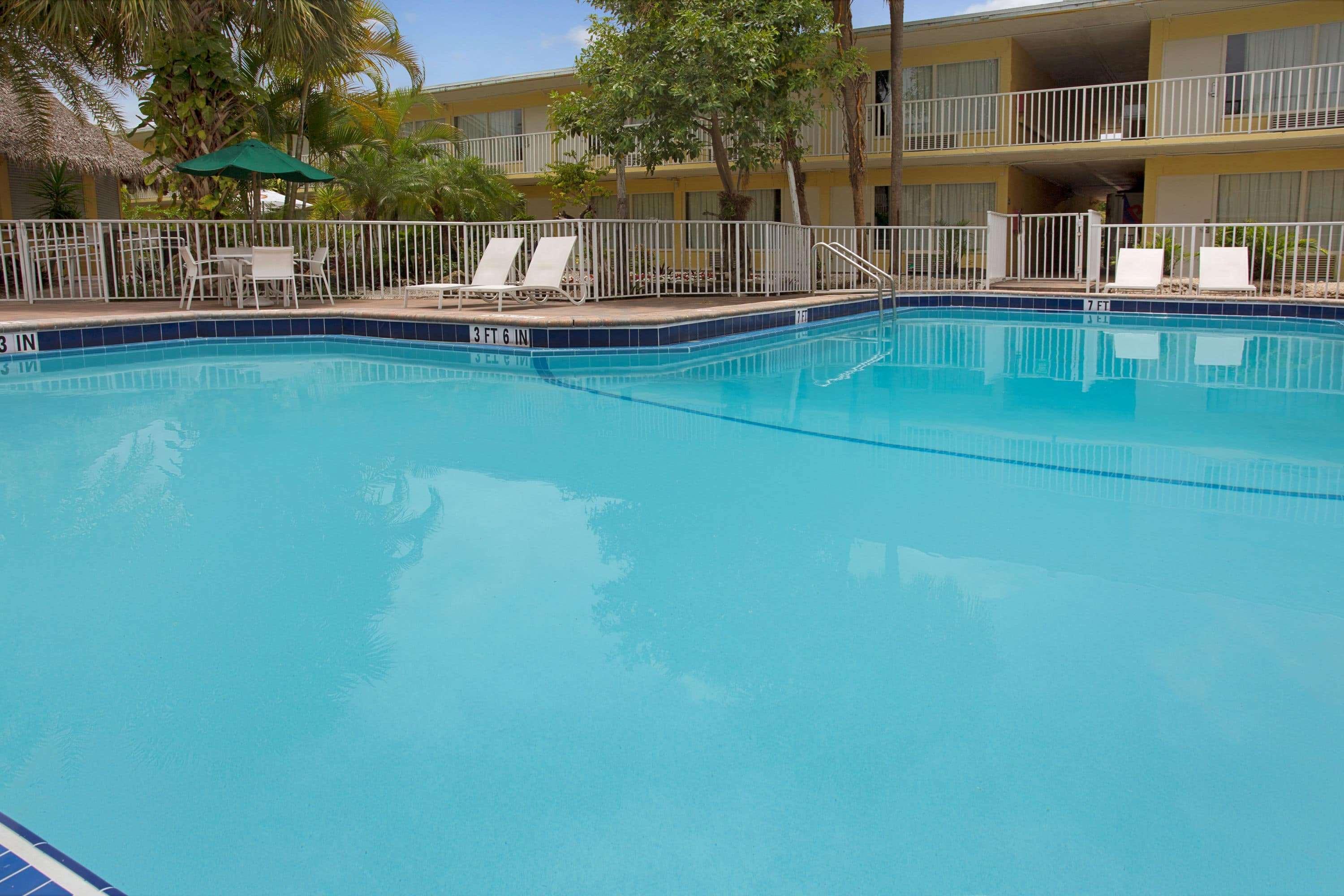 Ramada By Wyndham Fort Lauderdale Airport/Cruise Port Dania Beach Eksteriør billede