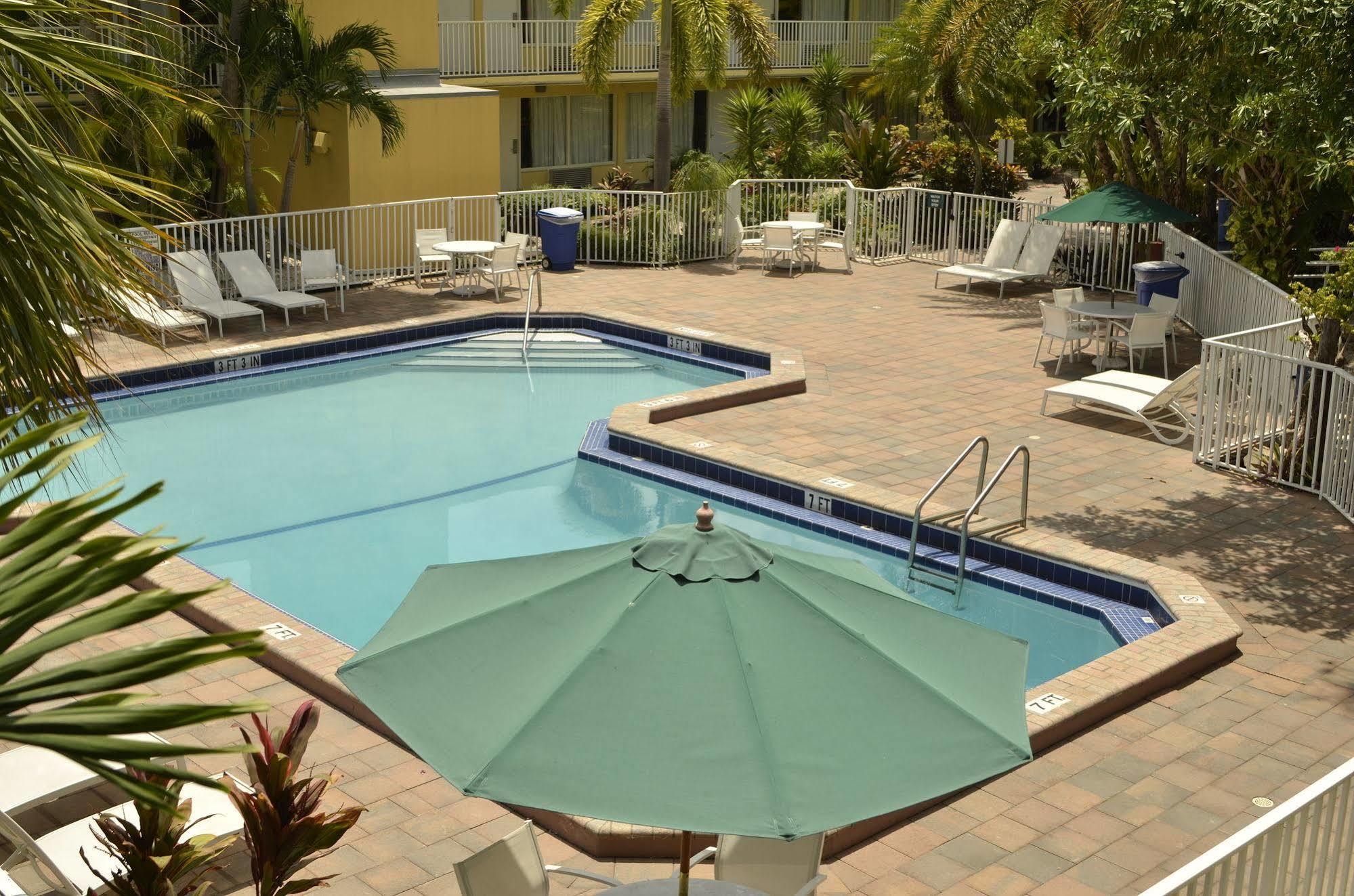 Ramada By Wyndham Fort Lauderdale Airport/Cruise Port Dania Beach Eksteriør billede